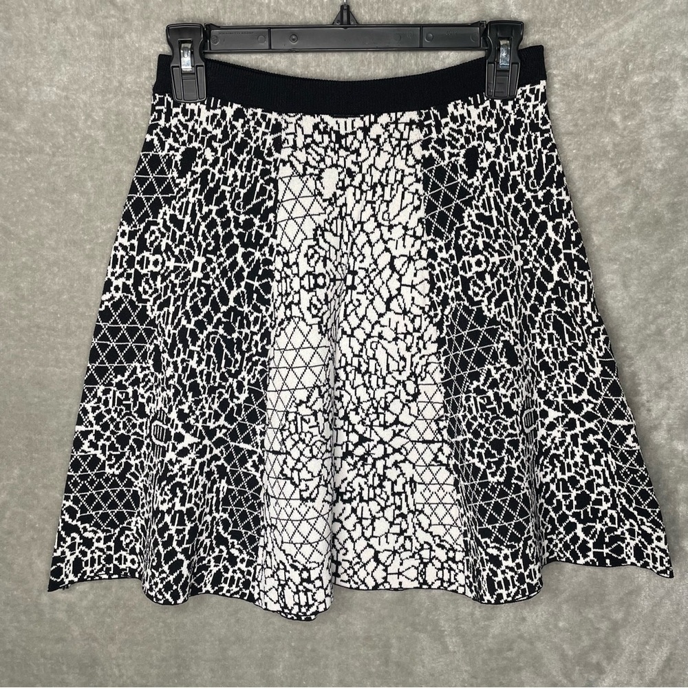 Banana Republic Black White A-Line Knit Skirt Size XS Geometric Patterned
